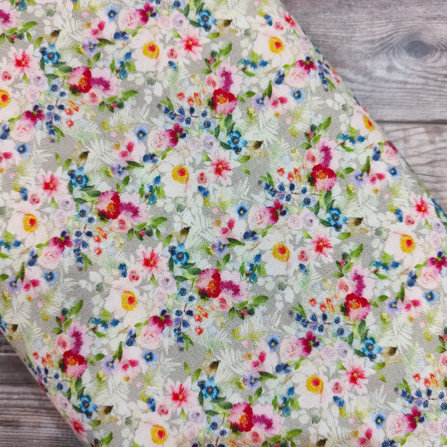 Small Roses on Silver Grey Cotton 1.30m