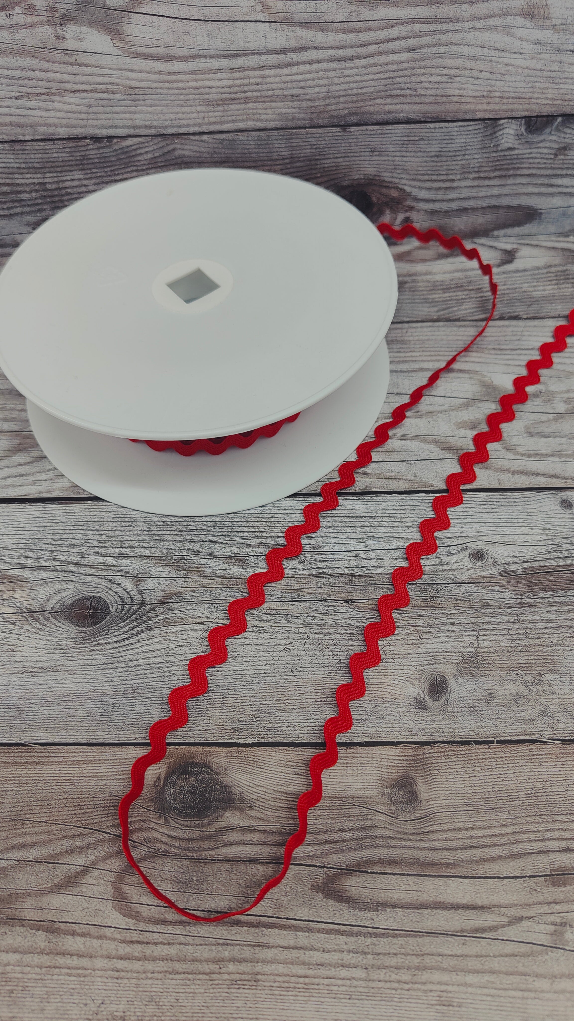 Ric Rac Red – Fab Fabric